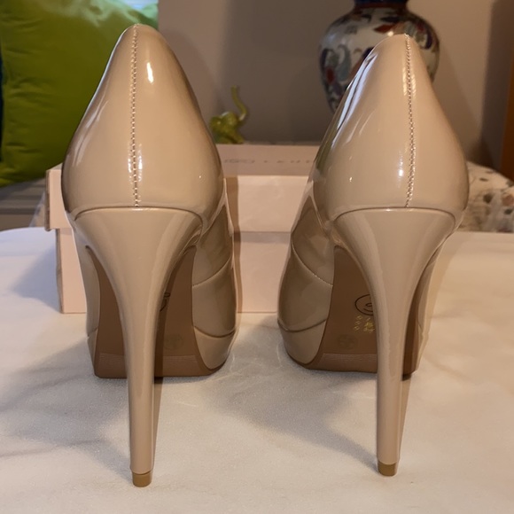 Nude Peep Toe Pumps Sz 8 by Chinese Laundry New in Box - Picture 4 of 11